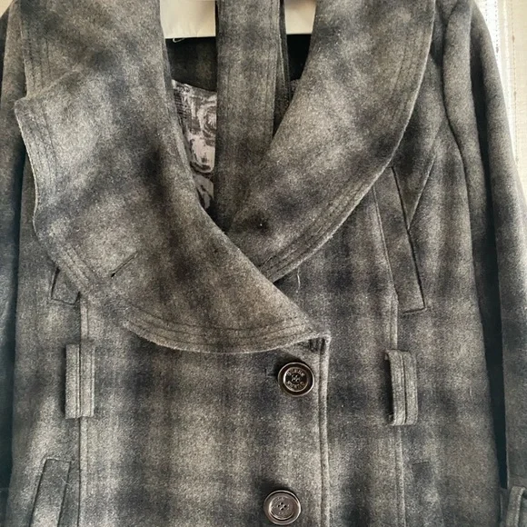 Guess Coat - Picture 2 of 11
